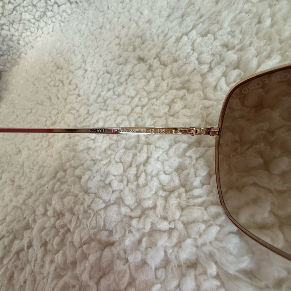 Tom Ford Elegant Gold Sunglasses - Picture 7 of 8
